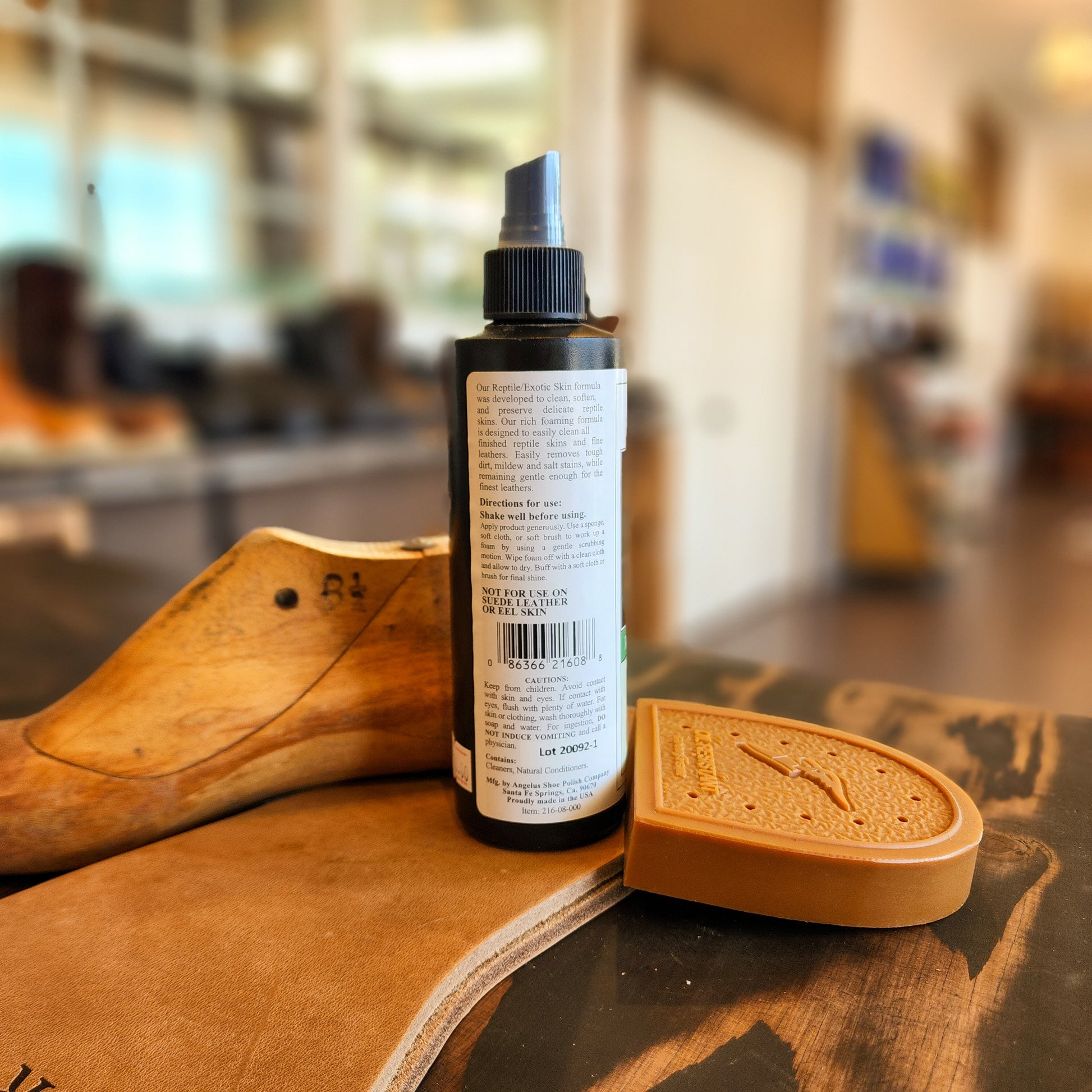 Angelus Exotic Leather Conditioner Cleaner – The Shoe Man With
